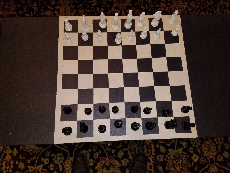 How do you set up a chess board?
